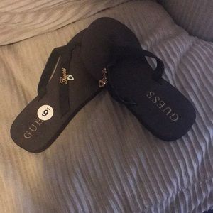 Brand new guess flip-flops❤️